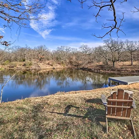 Villa Grand Tulsa Getaway With Private Pond, Dock And Deck