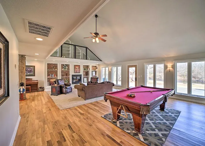 Holiday home Grand Getaway With Private Pond, Dock & Deck