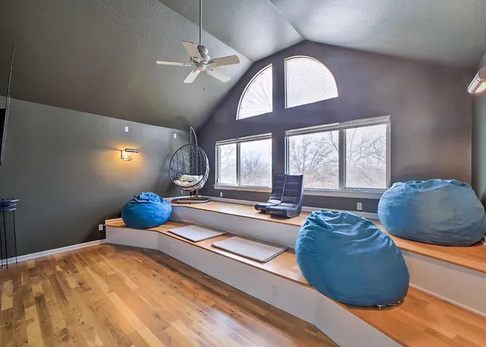 Grand Getaway With Private Pond, Dock & Deck Holiday home