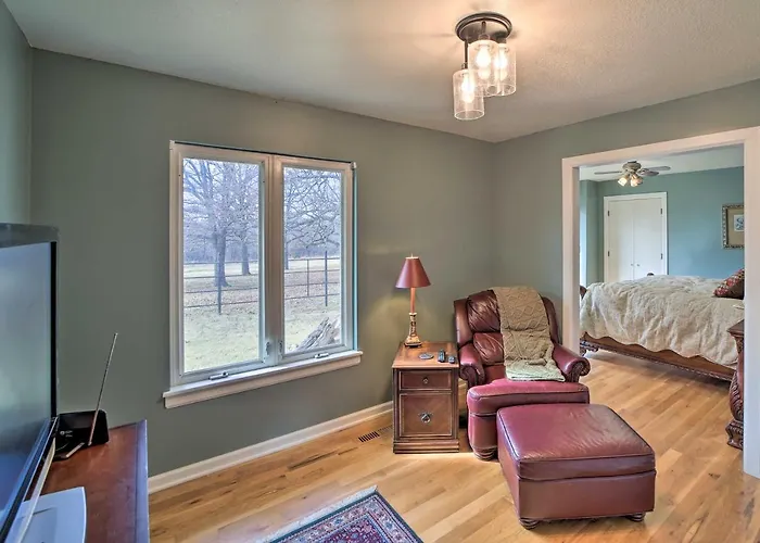 Grand Getaway With Private Pond, Dock & Deck Tulsa