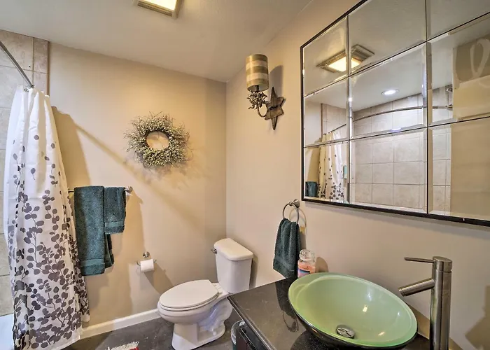 Grand Getaway With Private Pond, Dock & Deck Tulsa