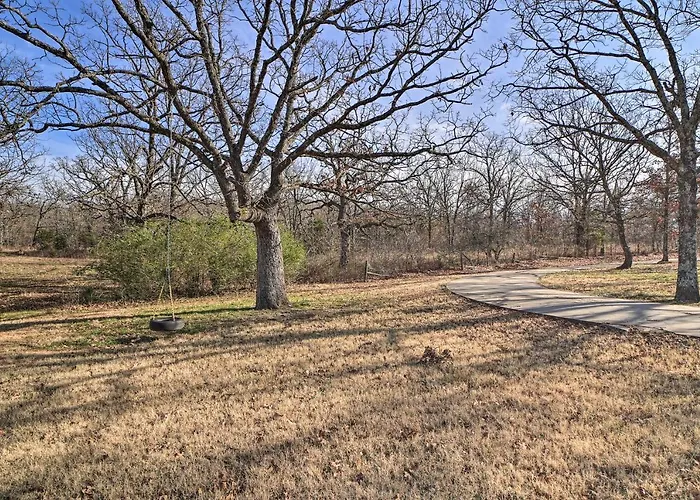 Grand Getaway With Private Pond, Dock & Deck Holiday home Tulsa