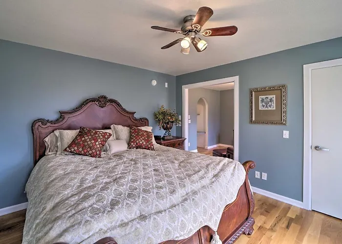 Holiday home Grand Getaway With Private Pond, Dock & Deck Tulsa