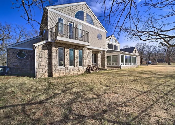 Grand Getaway With Private Pond, Dock & Deck * Tulsa